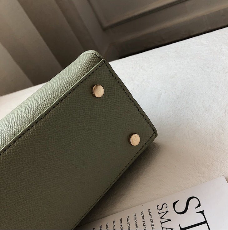 Trendy Shoulder Bag | Stylish and Versatile Crossbody Handbag